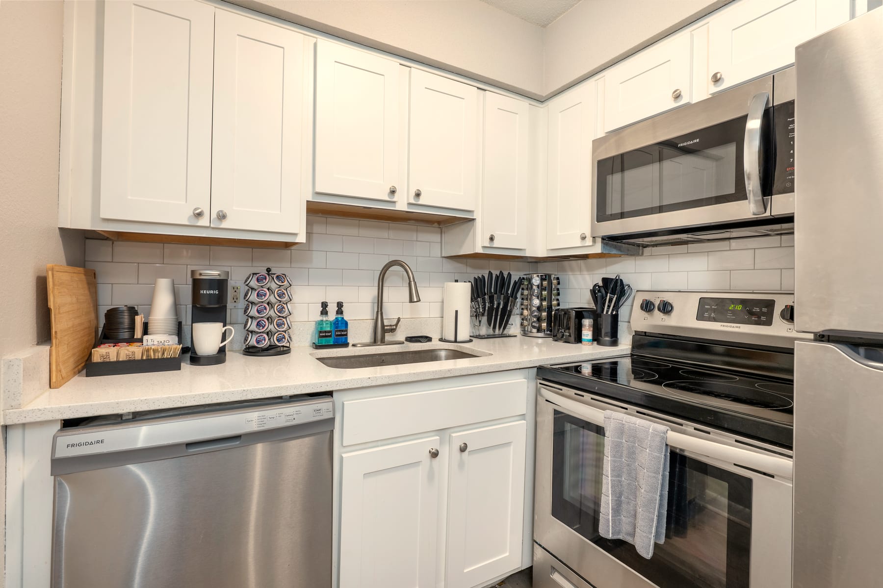 The fully equipped kitchen with full-size appliances